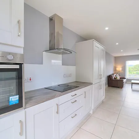 3 Bedroom Duplex By Travel Lets Short Term Agency Donegal Town