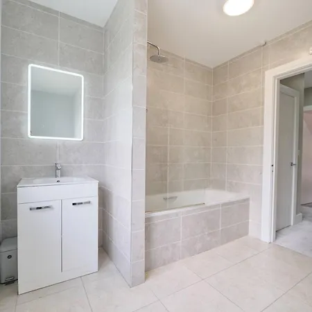 3 Bedroom Duplex By Travel Lets Short Term Agency