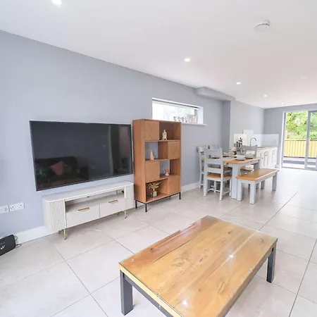 3 Bedroom Duplex By Travel Lets Short Term Agency Ferienhaus Donegal Town