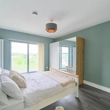 3 Bedroom Duplex By Travel Lets Short Term Agency * Donegal Town