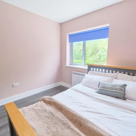 3 Bedroom Duplex By Travel Lets Short Term Agency *
