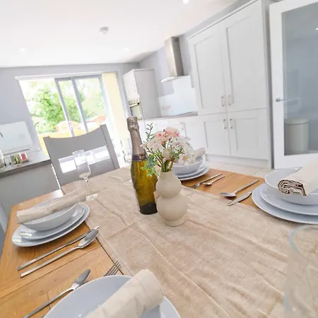 3 Bedroom Duplex By Travel Lets Short Term Agency Donegal Town