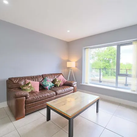 3 Bedroom Duplex By Travel Lets Short Term Agency
