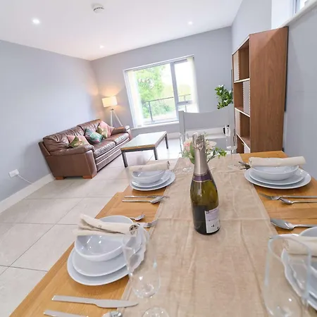 3 Bedroom Duplex By Travel Lets Short Term Agency *