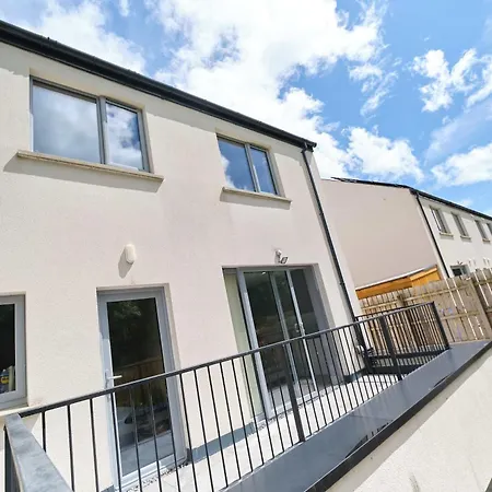 Ferienhaus 3 Bedroom Duplex By Travel Lets Short Term Agency *